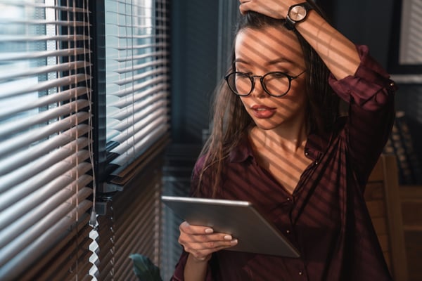 young-girl-working-on-the-tablet-sitting-near-wind-2022-01-28-23-59-29-utc